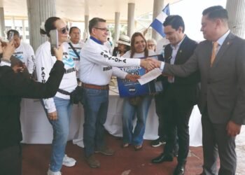 Impulsan recolección de firmas para juicio político contra al menos cuatro altos funcionarios en Honduras
