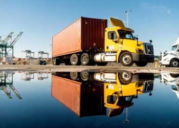 Transportistas guatemaltecos exigen frenar alza de combustibles y cambios legales: estas son sus demandas