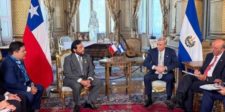 Vicepresidente salvadoreño dice firmarán convenios de cooperación este año con nuevo presidente de Chile