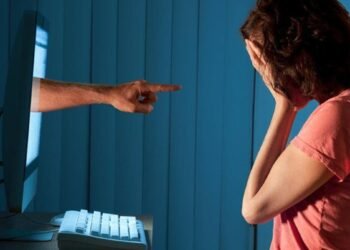 En Panamá el 11 % de los mensajes dirigidos a mujeres con voz pública en redes contienen violencia digital