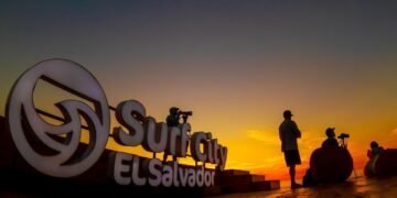Guatemaltecos y estadounidenses dominan el flujo turístico de extranjeros en El Salvador