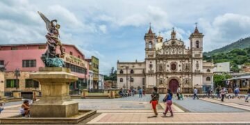 Tegucigalpa impulsa recuperación de su centro histórico con reordenamiento de vendedores y rescate cultural