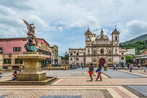 Tegucigalpa impulsa recuperación de su centro histórico con reordenamiento de vendedores y rescate cultural