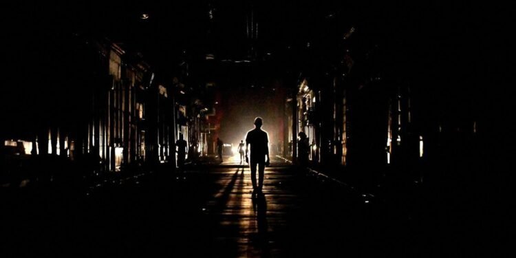 Cuba se prepara ante posible intervención de EE.UU. en medio de una crisis energética crítica