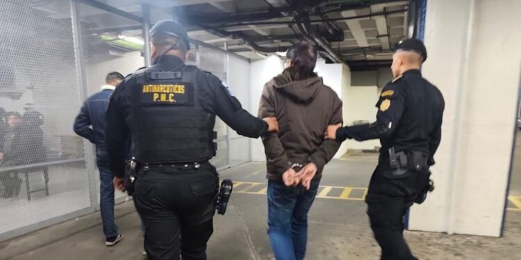 Guatemala captura a pareja india con visas canadienses falsas en ruta hacia Nicaragua