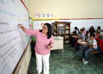 Gobierno de Honduras analiza posibilidad de aumentar el salario docente
