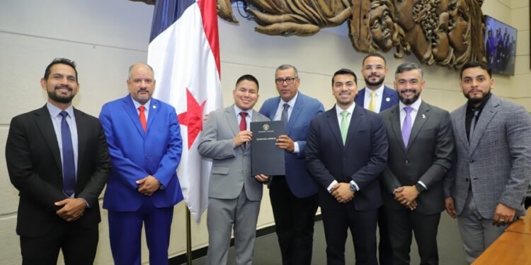 Asamblea panameña aprueba reformas para establecer mecanismo de traspaso de mando en gobiernos locales
