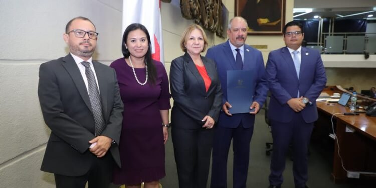 Gobierno panameño presenta reformas para encarcelar a quienes se cubran el rostro durante manifestaciones