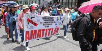 Corte de Constitucionalidad de Guatemala deja en firme multas contra dirigentes sindicales por paro que afectó más de 1,500 escuelas