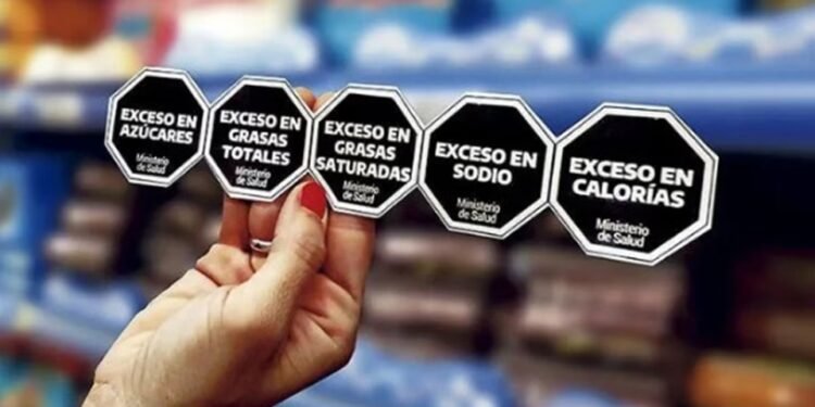 Panamá debate nueva ley de etiquetado de alimentos que obligaría a advertir exceso de azúcar, sodio y grasas