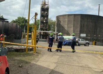 Gobierno panameño evaluará demoler tanques de hidrocarburos ubicados debajo del puente de Las Américas