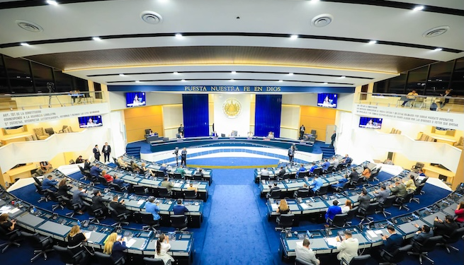 Parlamento salvadoreño reforma la Constitución para permitir que la diáspora elija sus propios diputados