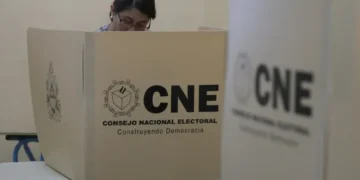 Abren convocatoria para aspirantes a sustituir a funcionarios destituidos del CNE y del TJE de Honduras