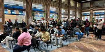 Colapso en Zaragoza, España, en primer día de regularización masiva de inmigrantes