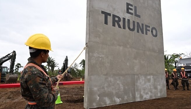 Guatemala descarta modelo salvadoreño del CECOT en su nueva cárcel de máxima seguridad