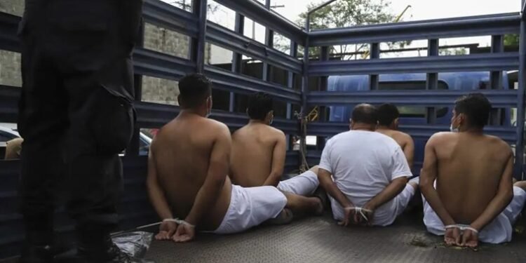 La ofensiva antipandillas en El Salvador incluye detenciones de menores de edad