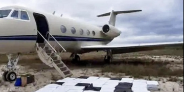 Incautan avioneta con 551 kilos de cocaína en operativo en Belice