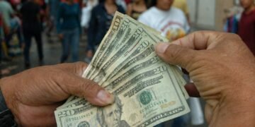 ¿Por qué el régimen de Nicaragua oculta las remesas que ya superan los $5,200 millones y sostienen el 26.6 % del PIB?