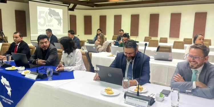 Gobierno de Costa Rica propone que fondo especial para universidades no tenga crecimiento nominal para 2027