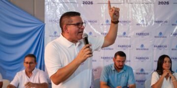 Dos informes legislativos recomiendan sancionar a político costarricense por abuso sexual, pero diputados no logran acuerdo