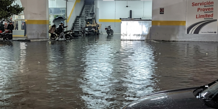 Lluvias intensas provocan inundaciones en Guatemala y alertas en El Salvador y Honduras