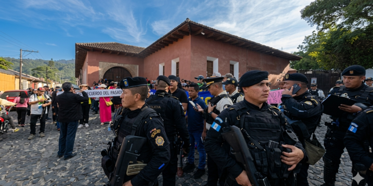 Policía refuerza seguridad en elección de autoridades de la Universidad de San Carlos en Antigua Guatemala