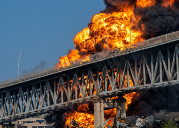 Presidente panameño pide flexibilidad laboral tras incendio en el Puente de las Américas y advierte afectaciones en Panamá Oeste