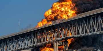 Presidente panameño pide flexibilidad laboral tras incendio en el Puente de las Américas y advierte afectaciones en Panamá Oeste