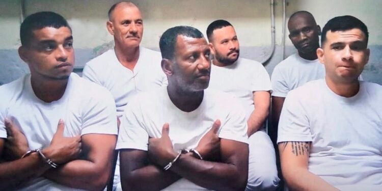 Condenan a seis extranjeros a 12 años de prisión por narcotráfico en El Salvador por transportar más de 1,200 kilos de cocaína