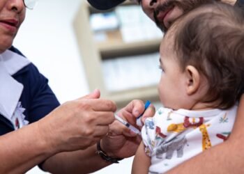 El Salvador inicia campaña de vacunación contra el sarampión tras confirmar 11 casos importados