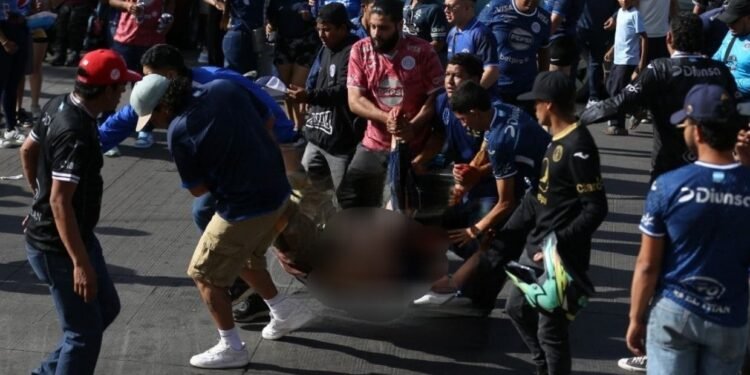 Disturbios en el clásico Motagua vs Olimpia obligan a suspender partido en Honduras tras violencia y disparos