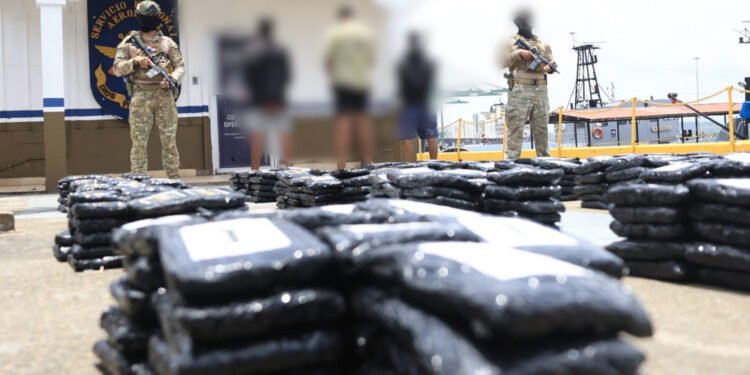 Panamá: Decomisan 1,048 paquetes de droga y capturan a 3 sospechosos
