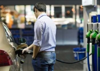 Precios de combustibles en Centroamérica suben hasta $7 por galón y gobiernos aplican subsidios y congelamientos