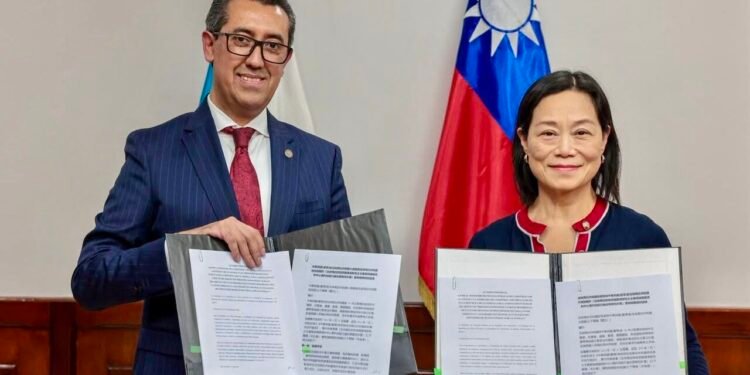 Guatemala y Taiwán firman acuerdo tecnológico para modernizar sistemas del Ministerio de Finanzas y fortalecer la soberanía digital