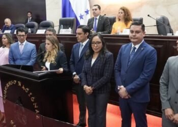 Comisión legislativa recomienda destitución inmediata tras juicios políticos a funcionarios electorales en Honduras