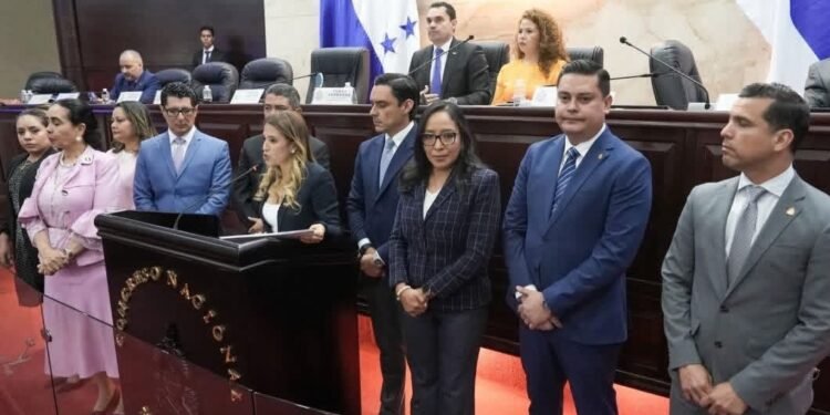 Comisión legislativa recomienda destitución inmediata tras juicios políticos a funcionarios electorales en Honduras