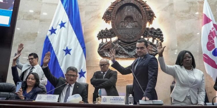 El destituido consejero electoral hondureño asume rol de mártir y reaviva discurso de persecución