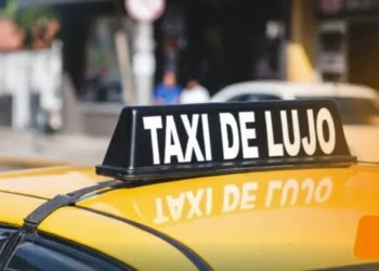 Panamá regula taxis de lujo con plataformas digitales y tarifas controladas por la Autoridad de Tránsito y Transporte Terrestre
