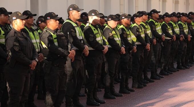 Refuerzan seguridad en Casco Antiguo y Cinta Costera de Panamá con 350 agentes adicionales