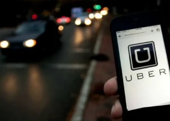 Uber e inDrive reaccionan a regulación de transporte digital en Panamá y analizan impacto del decreto de taxis de lujo