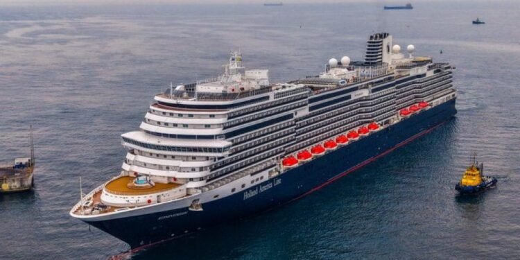 Llegada de crucero Koningsdam a El Salvador impulsa temporada 2026 y suma 14 embarcaciones en puerto de Acajutla