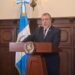 Presidente guatemalteco insiste en que subsidio a combustibles busca aliviar bolsillo de la población