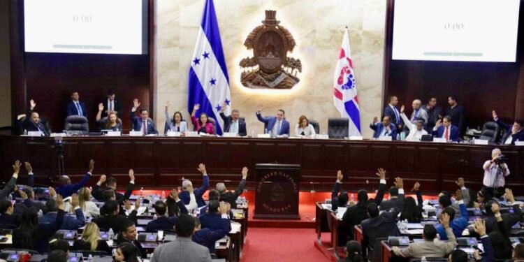 Congreso de Honduras aprueba Presupuesto General 2026 por casi $18,000 millones con aumentos en salud y educación