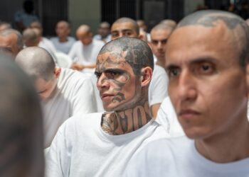 Bukele defiende juicio masivo contra 486 cabecillas de pandillas y lo vincula con responsabilidad de mando