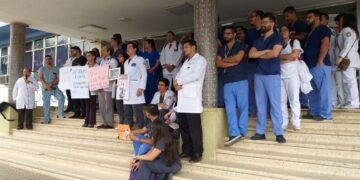 Médicos hondureños retomarán atención normal de pacientes tras lograr acuerdo con la Secretaría de Salud