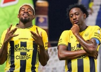 Real España lidera el Clausura de Honduras tras remontar 3-2 a Olimpia