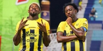 Real España lidera el Clausura de Honduras tras remontar 3-2 a Olimpia