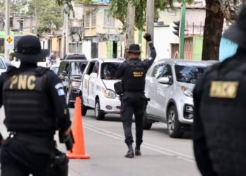 Policía guatemalteca advierte “fuertes” acciones legales tras cadena de mensajes falsos sobre tiroteos en escuelas