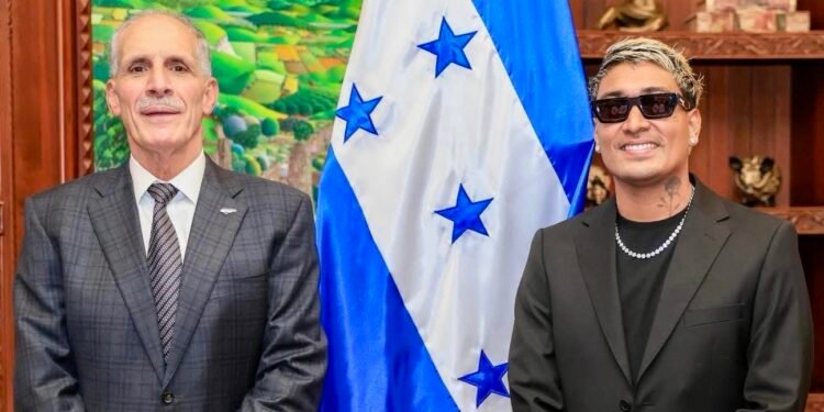 Honduras: Presidente Asfura se reúne con el popular creador de contenido “Supremo”; hay críticas al mandatario