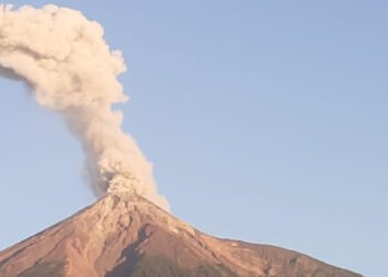 Guatemala suspende clases en dos municipios de Quetzaltenango por actividad del volcán Santiaguito